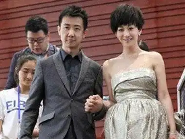 感情坎坷,男友甚至遭到性命威胁李小冉在孙东海的帮助下,凭借众多优质