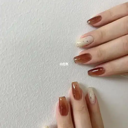 琥珀蛋白美甲跳色