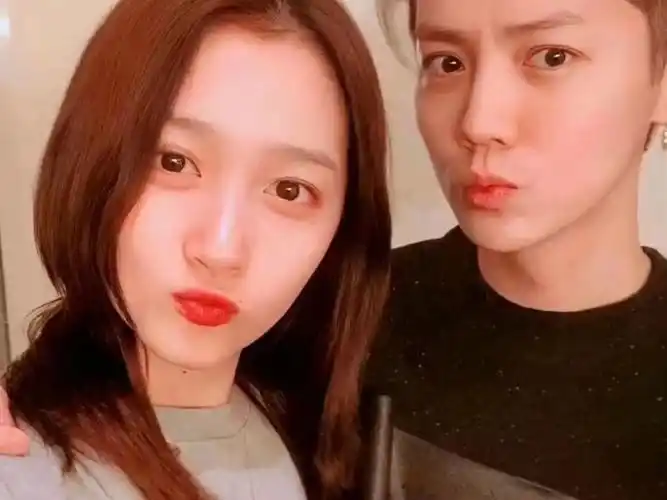 曝鹿晗关晓彤近期在吵架