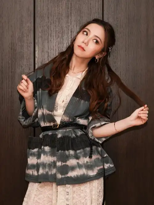 来一组你们没看过的解解(邓紫棋)照片 #我们的照片记录幸福到永远