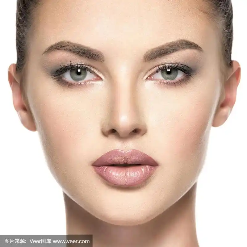 正面肖像的女人与美丽的脸.