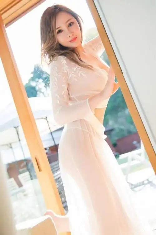 性感尤物:爱蜜社美女模特大奶昔kyra蕾丝内衣诱惑日本旅拍写真-小虾米