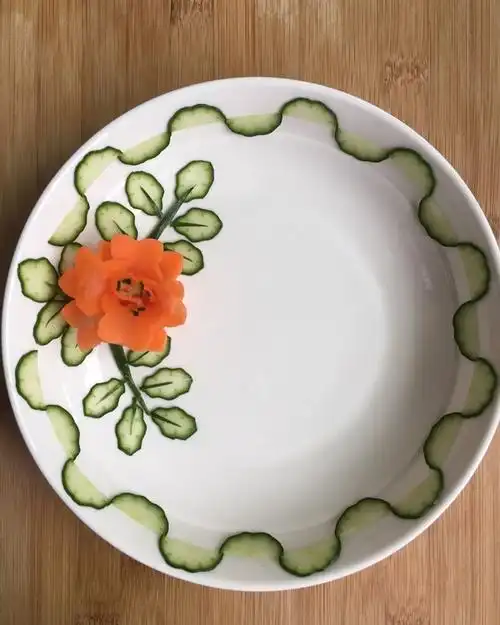 原味酥皮泡芙做的简单美丽的盘饰(5)——拼装花的围边与叶子