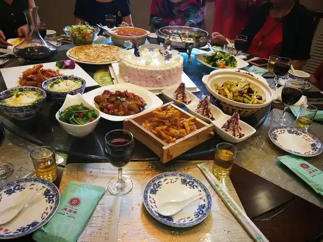 生日宴会( 姜永红和路淑萍(姐姐))