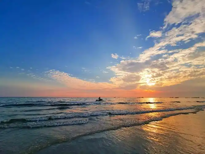 大海美丽瞬间晚霞