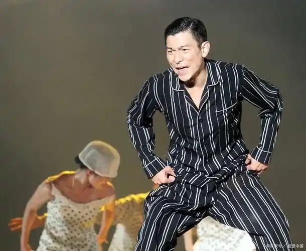 "从小丑到影帝:刘德华的演艺传奇"