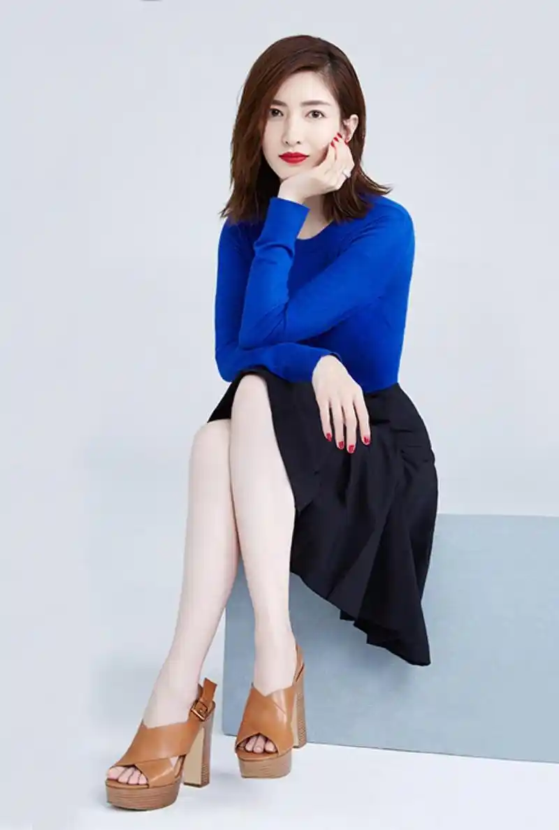 微博话题:皮肤白是什么体验,这些明星告诉你答案