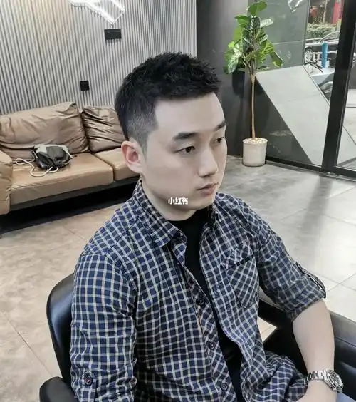 短飞机头,夏日清爽型,日常好打理,潮流时尚,夏日必备#男生发型  #飞机