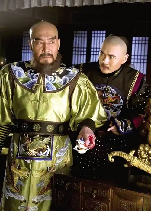 所以,康熙晚年也对鳌拜有所愧疚,又念其旧劳,追赐其为一等阿思哈尼哈