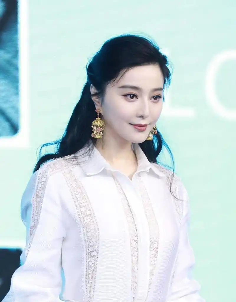 揭秘女神范冰冰与弟弟的真实互动!颜值在亲情面前竟变得微不足道?