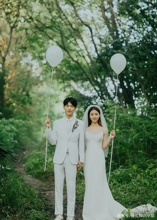 在这个炎热的夏天不考虑来一组小清新的森系婚纱照吗?