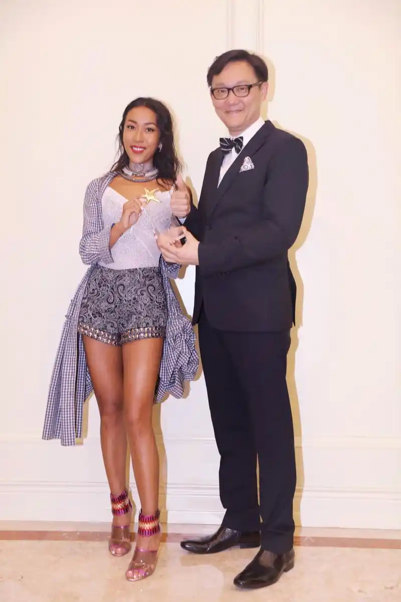 吉克隽逸秀长腿