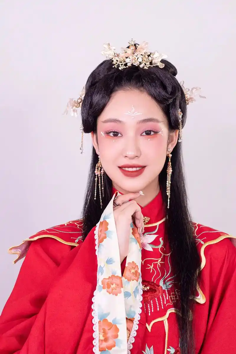 汉服妆造分享&减龄有温柔  眉眼间的珍珠恰到好处 古风韵味多