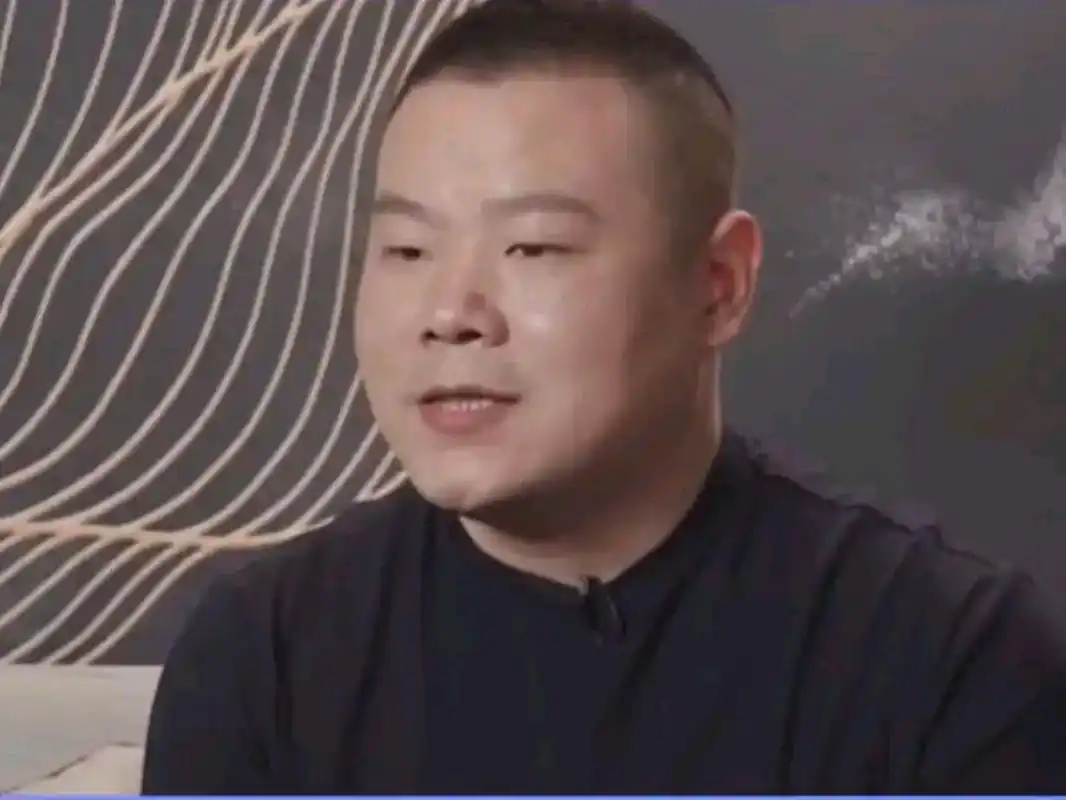 4月14日,岳云鹏的妻子在个人账号上晒出了全家出海游玩的照片.