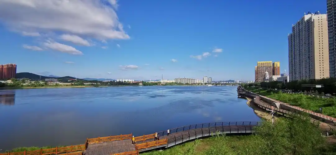 中国吉林市江滨公园美景