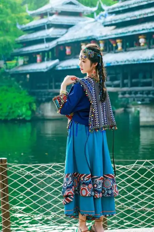 苗族服饰苗疆女子写真分享