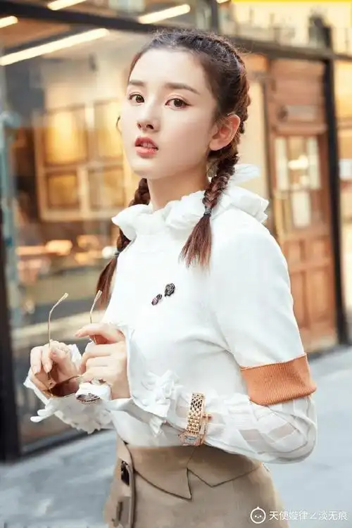 目前最火的50位女明星女明星名字大全列表