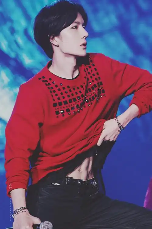 是小宝的腹肌哇,果然年下小狼狗-啵啵子和赞赞子