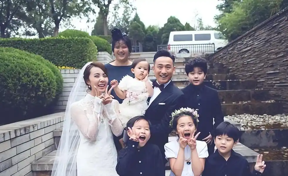 回顾黄磊娶学生孙莉婚后连生三胎如今儿子令他苦恼