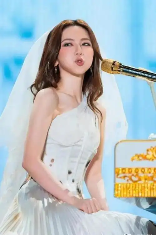 外媒评中国十大歌星,邓紫棋才排第五,那英没上榜,冠军