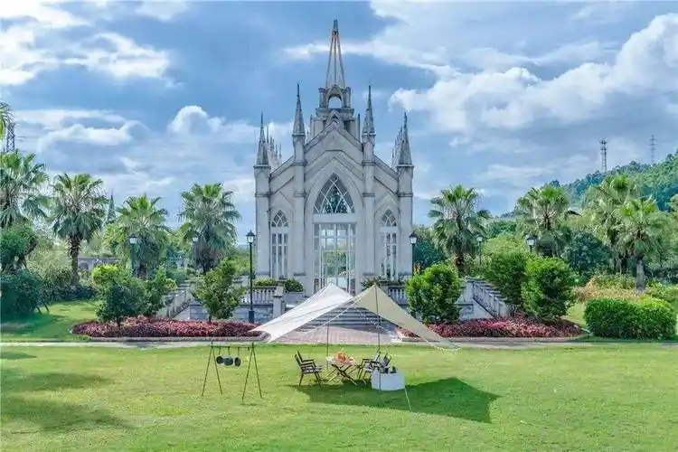 美的鹭湖【爱丽丝庄园】全新升级￥49.9/4人,周末节假日不加价!