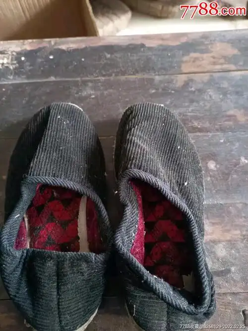 怀旧老手工黑条绒布鞋