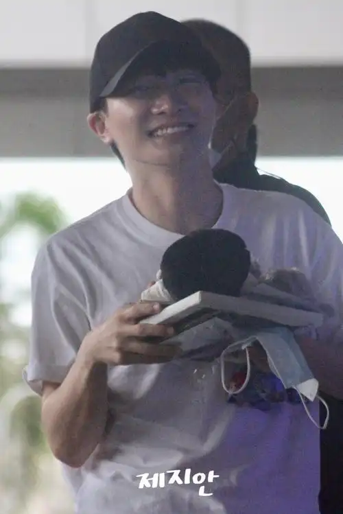 周深奔跑吧#78#跑男泰国#在推特上看到一张图,素颜状态很好啊啊啊