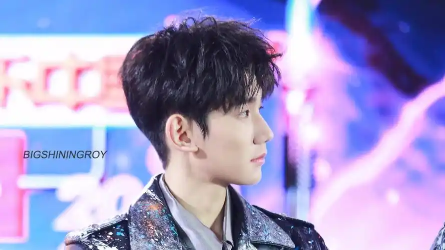 2018王源湖南卫视跨年演唱会_高清图片大全-爱豆app