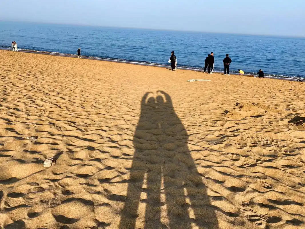 日光下有两个影子 一个是我另一个也是我的!#情侣 #情侣拍照 - 抖音