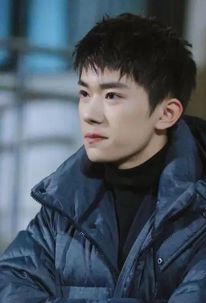 中学生剪的斜刘海发型初中男生短头发造型