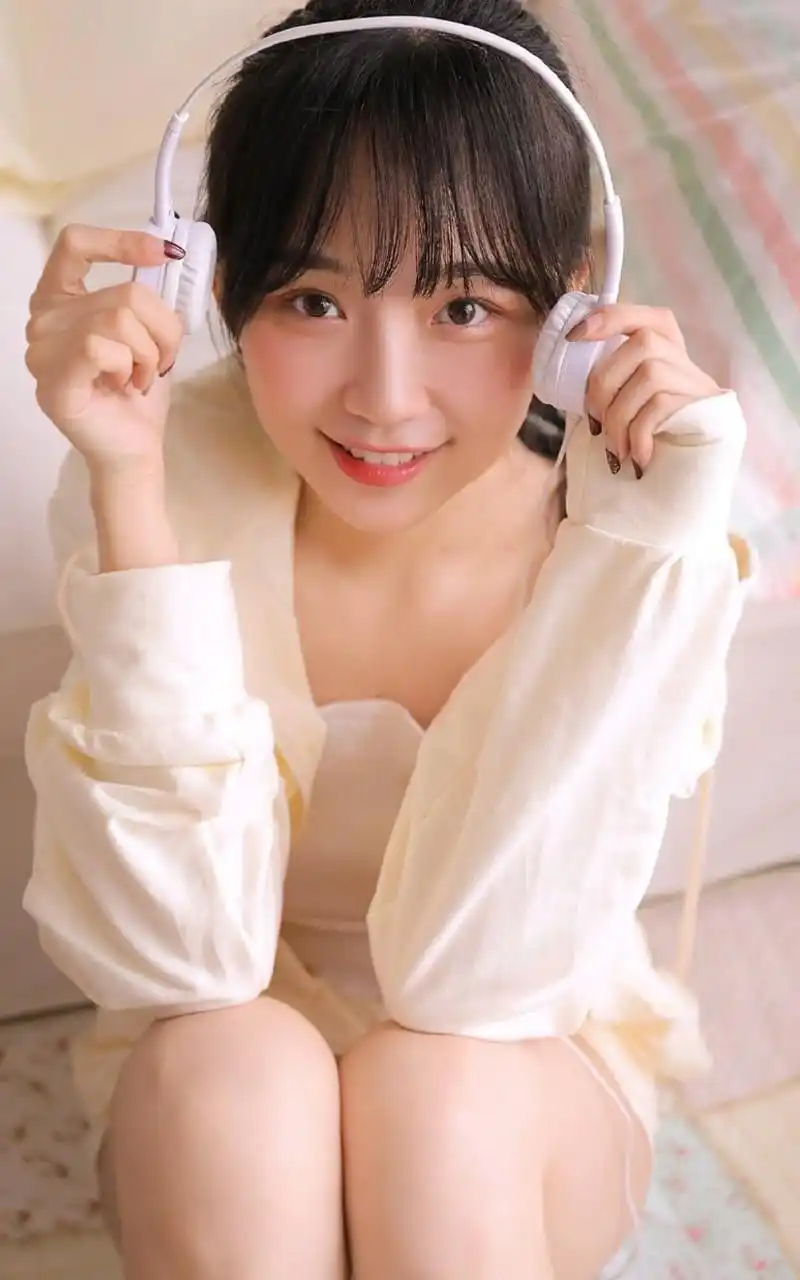 清纯美女肌肤白皙粉嫩撩人写真图片[9/16]_美女写真_美桌网