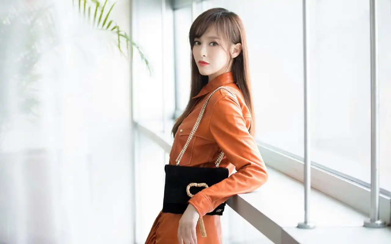 首页 桌面壁纸 大陆明星 唐嫣知性优雅写真图片高清壁纸