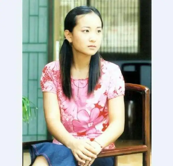 贾玲,原名贾裕玲.1982年4月29日出生于湖北襄阳,毕业于中央戏剧学院.