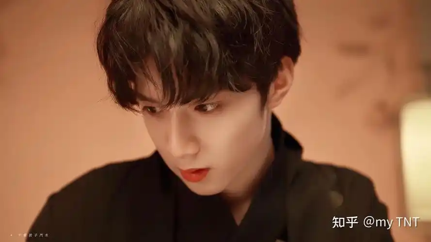 有没有刘耀文帅照,适合当壁纸的? - 知乎