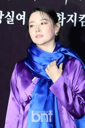 李英爱出席品牌活动 现场尽现高贵优雅气质