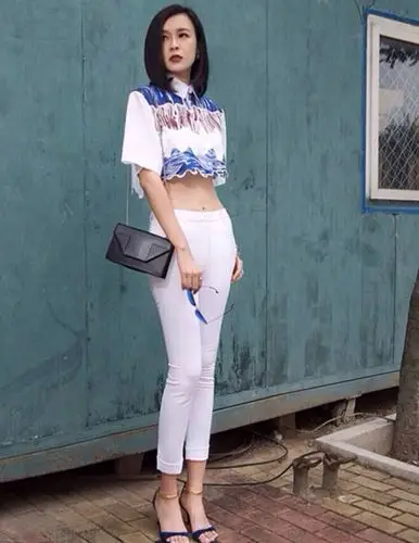 李艾生活照和写真图