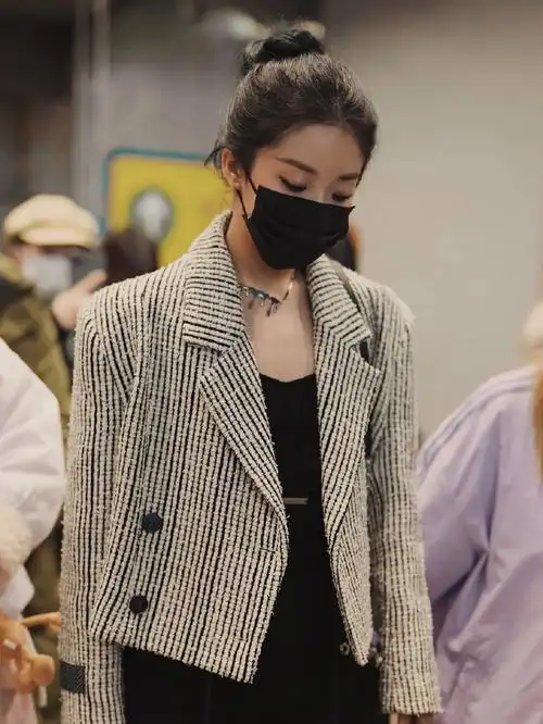 扎丸子头露出额头真的好漂亮呀喻言