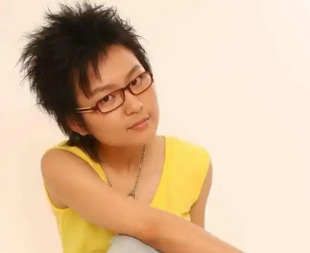 回顾周笔畅:三段感情都失败,38岁仍未婚,喜欢享受独处