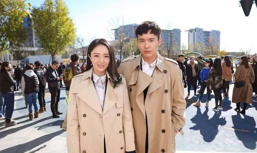 董璇分享8岁女儿近照小酒窝大长腿活泼可爱长相像爸爸高云翔