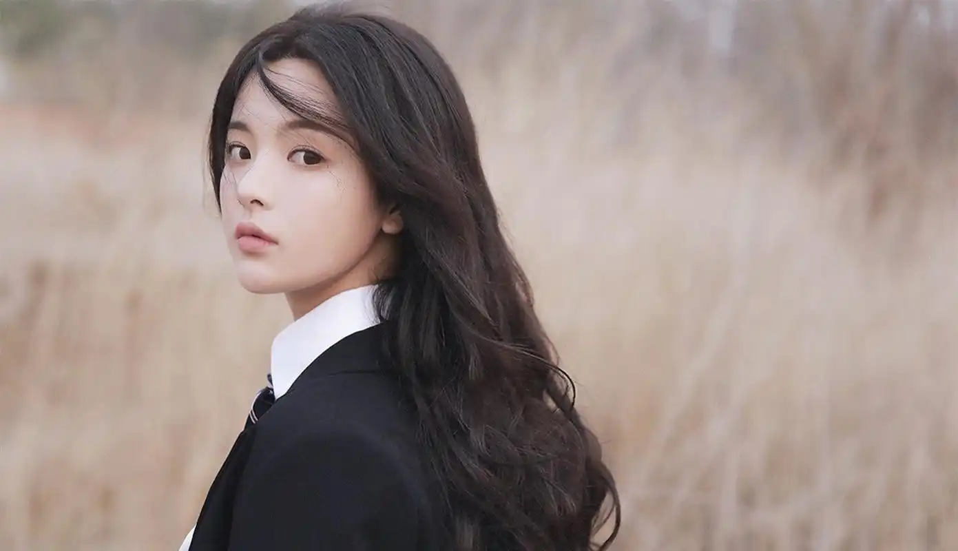 锦鲤使者杨超越c位出道,仅用2年实现逆袭,她靠的是什么?