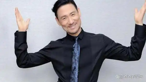 以张学友和周杰伦为例,两位歌手的差异不仅体现在年龄与音乐风格上,更