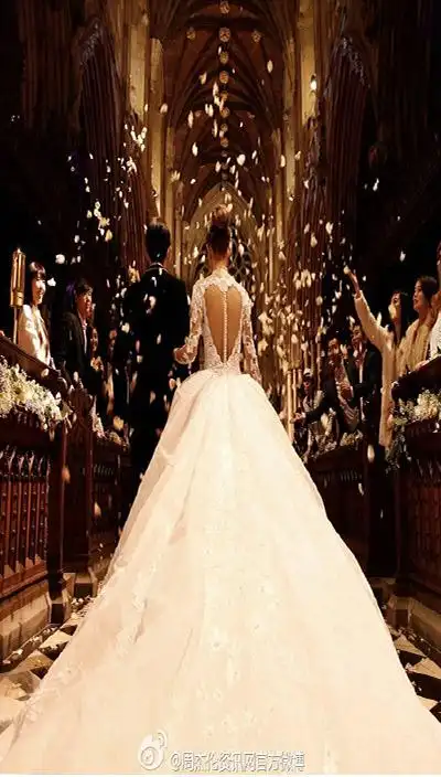 周杰伦昆凌教堂婚礼照曝光 场景唯美温馨就像mv(组图)