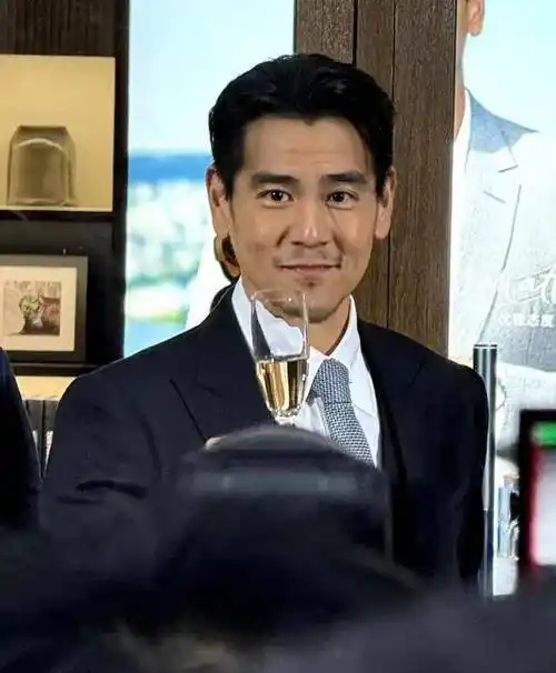 从帅哥到"大叔",彭于晏上海活动现场变化巨大!一句话解开谜团