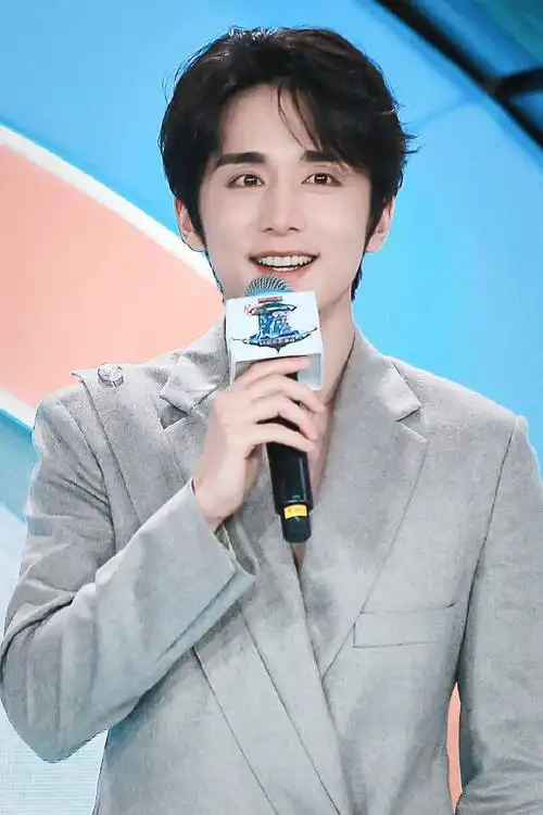 暖系男友张新成跨年疯狂撒糖粉红色的回忆恋爱ing达成甜蜜暴击