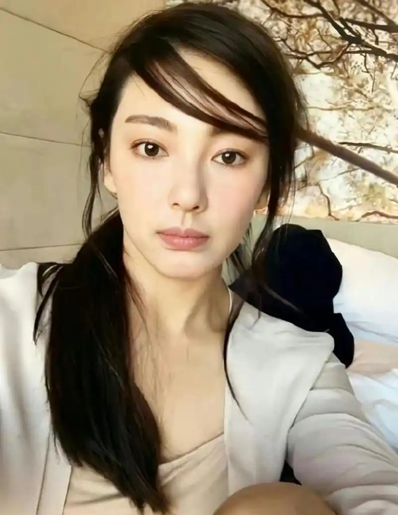 张雨绮年轻的时候也太漂亮了吧,那时和现在是不一样的美.