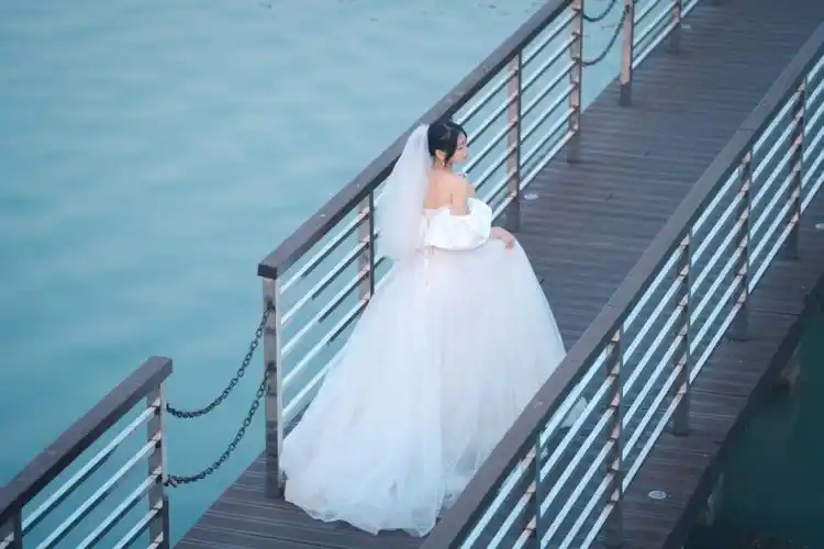 一个人的婚纱照也可以很美呀