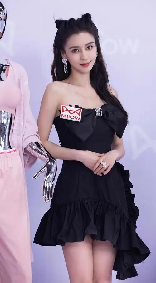 angelababy出席内衣品牌直拍