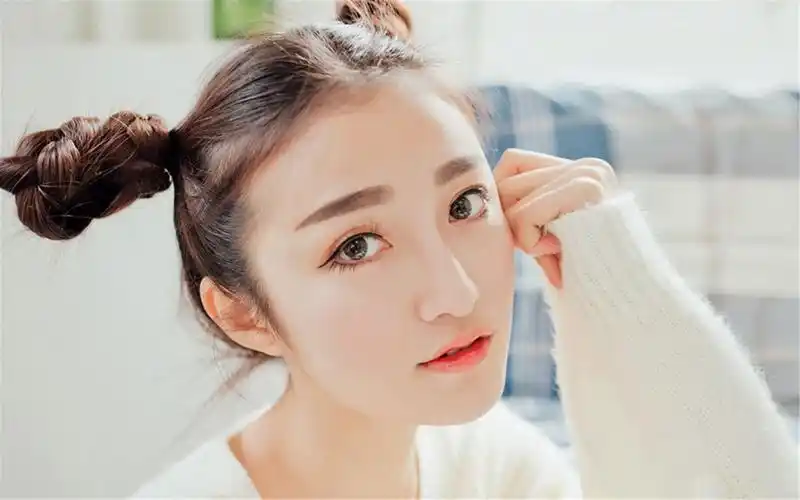 首页 桌面壁纸 俏皮可爱丸子头美少女迷人唯美写真电脑壁纸美女图片上