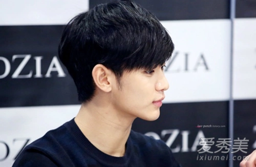 男士鬓角留到哪好看?中韩男星如何用发型修容?
