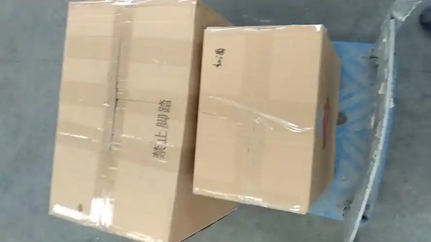 快递送来的时候很大一个包裹!